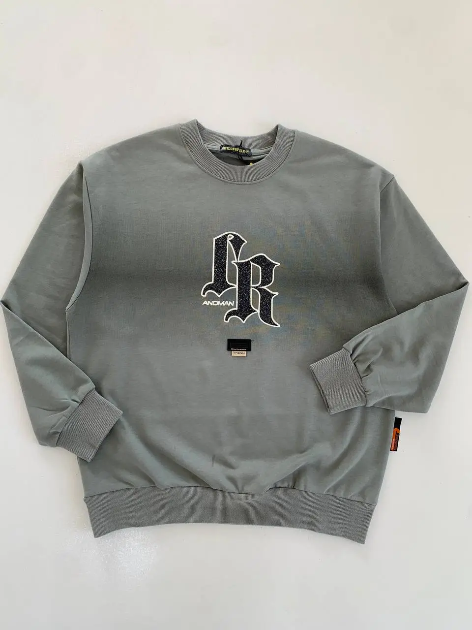 دورس پسرانه با لوگوی برجسته