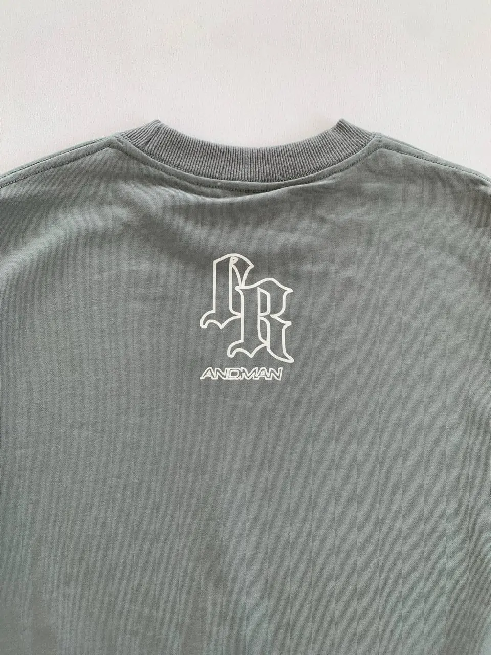 دورس پسرانه با لوگوی برجسته