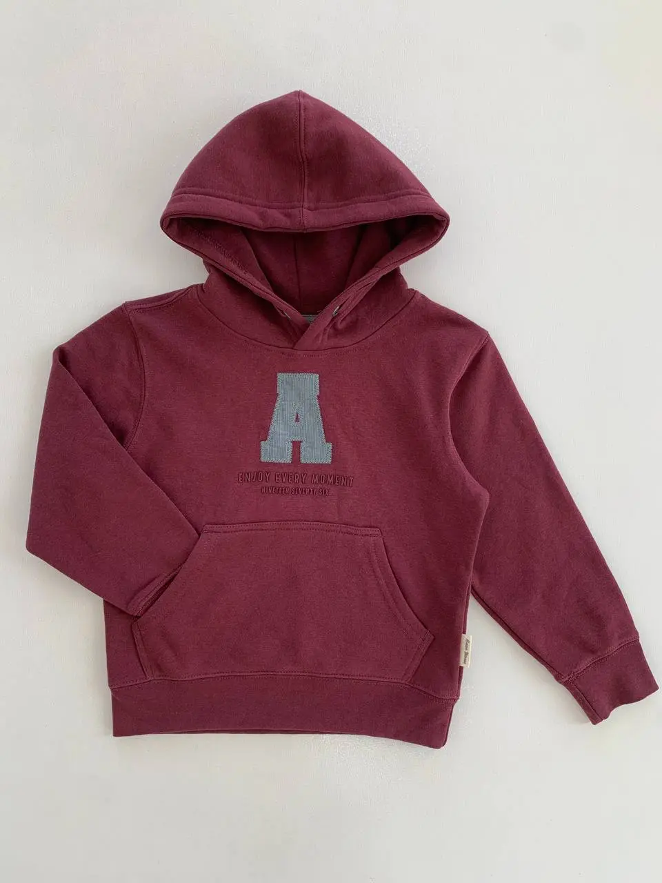 هودی با نوشته "A"