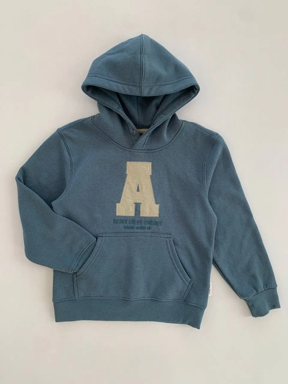 هودی با نوشته "A"